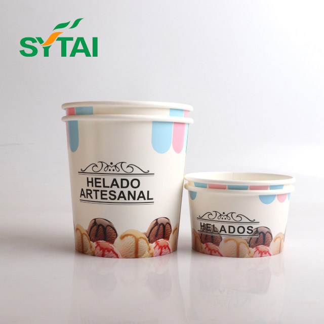 Tazones de sopa desechables de 26 oz con tapa.