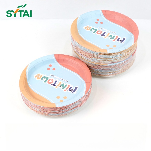 Platos de papel navideños resistentes