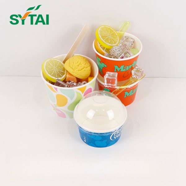 Tazas De Helado Con Cuchara De Madera
