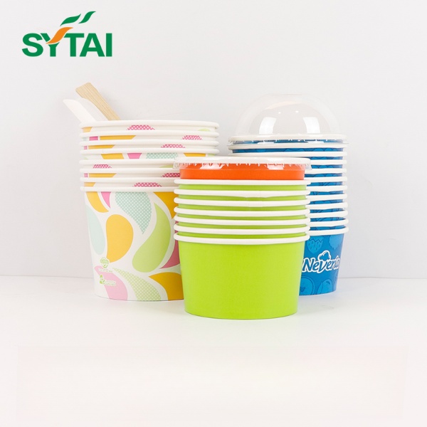 Tazas De Helado Con Cuchara De Madera