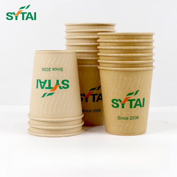 Taza de café de papel con relieve Kraft de 20 oz 